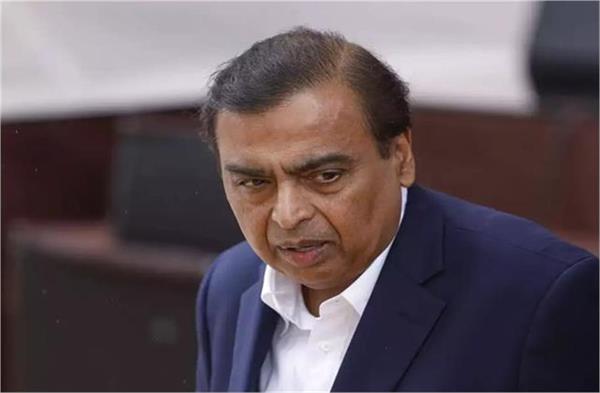 mukesh ambani  reliance shares fall by 5 percent  investors lose rs 1 lakh crore