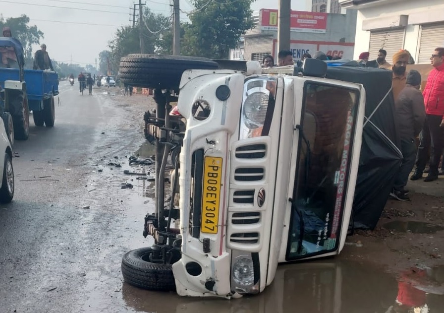 ਜਲੰਧਰ : ਤੇਜ਼ ਰਫ਼ਤਾਰ ਕਾਰ ਨੇ ਖੜ੍ਹੀ ਪਿਕਅੱਪ ਨੂੰ ਮਾਰੀ ਟੱਕਰ, ਜਾਨੀ ਨੁਕਸਾਨ ਤੋਂ ਬਚਾਅ