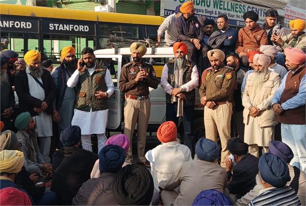 protest in mahal kalan