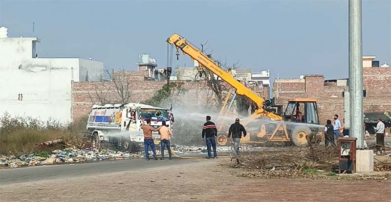 ਪੰਜਾਬ ''ਚ ਪੈਟਰੋਲ ਨਾਲ ਭਰਿਆ ਟੈਂਕਰ ਪਲਟਿਆ! ਇਲਾਕੇ ’ਚ ਮਚੀ ਹਫ਼ੜਾ-ਦਫ਼ੜੀ