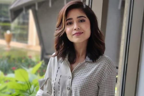 shweta tripathi completes shooting for the film   palkon pe  