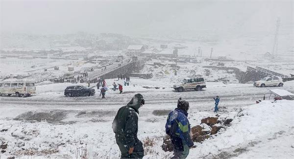 jammu and kashmir will be covered in a blanket of snow