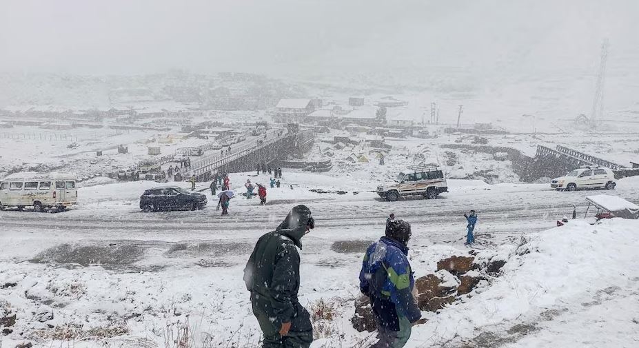 ਬਰਫ਼ ਦੀ ਚਾਦਰ ''ਚ ਲਿਪਟੇਗਾ ਜੰਮੂ-ਕਸ਼ਮੀਰ ! ਮੀਂਹ ਅਤੇ ਬਰਫ਼ਬਾਰੀ ਦੀ ਸੰਭਾਵਨਾ