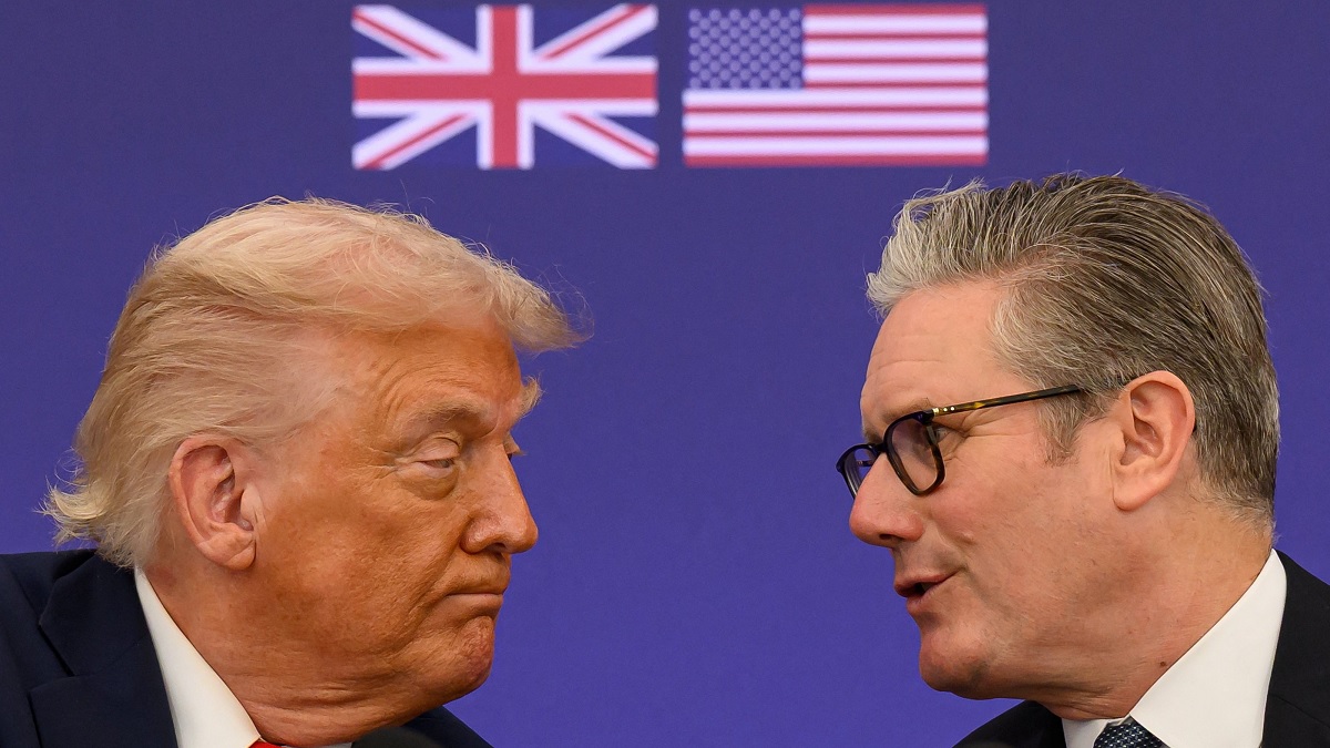 ਸਮੁੰਦਰ ''ਚ ਰੂਸੀ ਤੇਲ ਟੈਂਕਰ ਰੋਕਣ ਮਗਰੋਂ ਪੀ.ਐੱਮ. ਸਟਾਰਮਰ ਨੇ ਡੋਨਾਲਡ ਟਰੰਪ ਨਾਲ ਕੀਤੀ ਫ਼ੋਨ ''ਤੇ ਗੱਲ