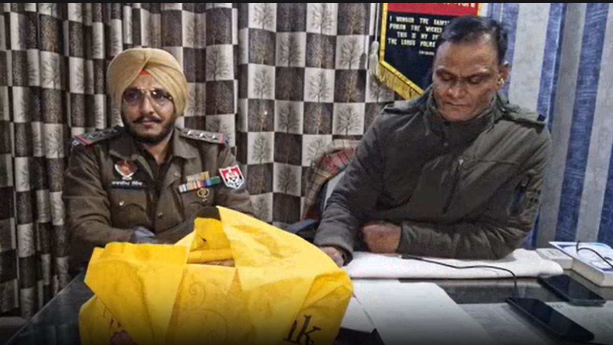ਖੰਨਾ ਪੁਲਸ ਦੀ ਵੱਡੀ ਕਾਰਵਾਈ: ਹਾਈਟੈਕ ਨਾਕੇ ''ਤੇ ਬੱਸ ਦੀ ਤਲਾਸ਼ੀ ਦੌਰਾਨ 23 ਲੱਖ ਦੀ ਨਕਦੀ ਬਰਾਮਦ