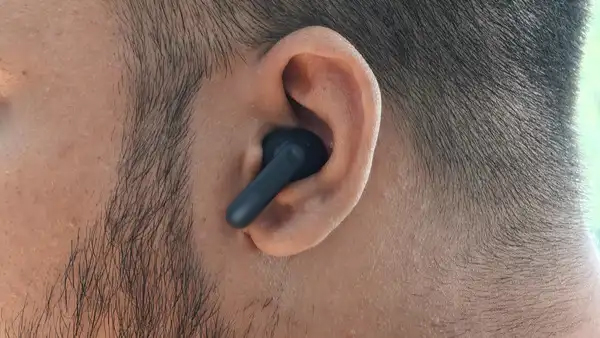 ਸਾਵਧਾਨ! ਤੁਹਾਡੇ ਕੰਨਾਂ ''ਚ ਲੱਗੇ ''Earbuds'' ਵੀ ਕਰ ਰਹੇ ਨੇ ਜਾਸੂਸੀ, ਹੈਕਰ ਸੁਣ ਸਕਦੇ ਨੇ ਤੁਹਾਡੀਆਂ ਨਿੱਜੀ ਗੱਲਾਂ