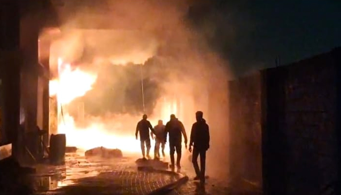 ਪਠਾਨਕੋਟ ਹਾਈਵੇ ’ਤੇ ਸਥਿਤ ਫੈਕਟਰੀ ’ਚ ਭਿਆਨਕ ਅੱਗ, 50 ਫੁੱਟ ਉੱਚੀਆਂ ਉੱਠੀਆਂ ਲਪਟਾਂ