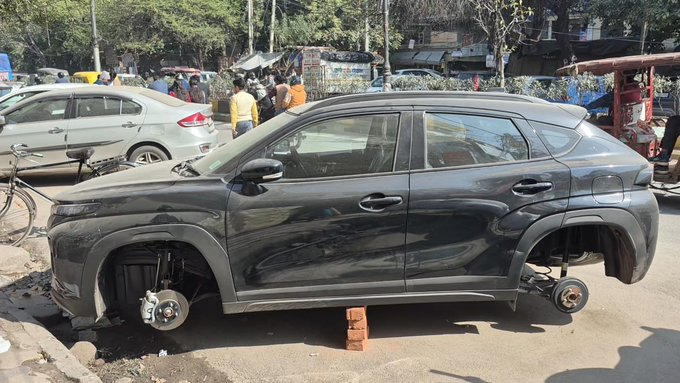 4 ਦਿਨ ਪਹਿਲਾਂ ਖਰੀਦੀ ਕਾਰ ਦੇ ਪਹੀਏ ਕੱਢ ਕੇ ਇੱਟਾਂ ’ਤੇ ਖੜ੍ਹੀ ਕਰ ਗਏ ਚੋਰ