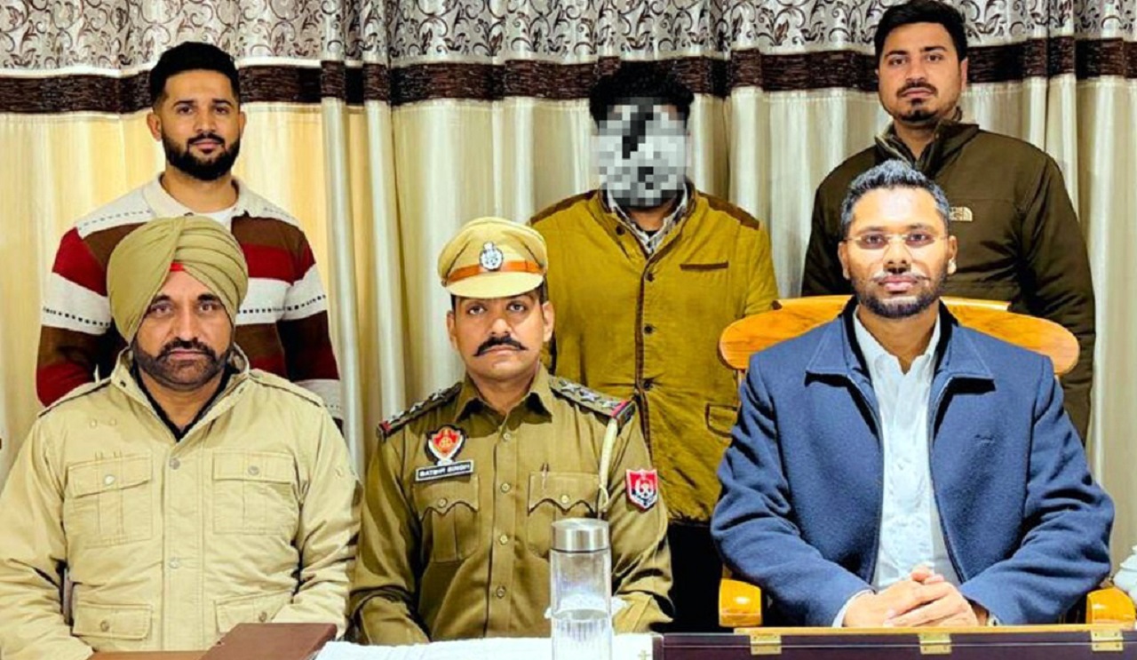 7 ਕਰੋੜ ਦੀ ਠੱਗੀ ਦਾ ਮਾਮਲਾ: ਕਾਰੋਬਾਰੀ ਨੂੰ ਡਿਜੀਟਲ ਅਰੈਸਟ ਦਾ ਡਰ ਦਿਖਾ ਕੇ ਲੁੱਟਣ ਵਾਲਾ ਮੁਲਜ਼ਮ ਯੂ.ਪੀ. ਤੋਂ ਕਾਬੂ