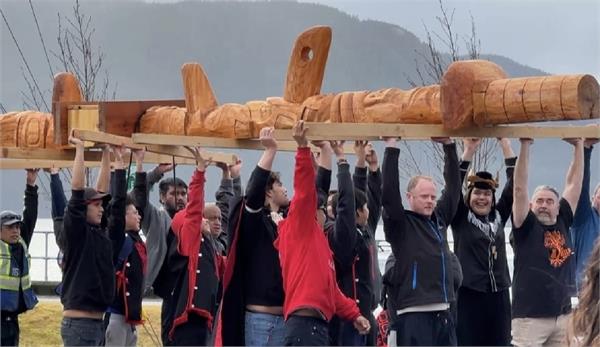 nisga  a community installs first ever welcome pole