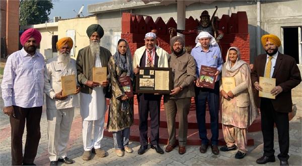 canadian mp gill arrives to visit  shabad prakash museum 