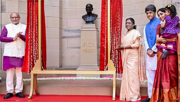 rajagopalachari statue replaces lutyens at rashtrapati bhavan