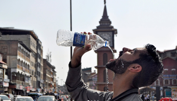ਸ੍ਰੀਨਗਰ ''ਚ ਗਰਮੀ ਨੇ ਤੋੜੇ ਰਿਕਾਰਡ: ਫਰਵਰੀ ''ਚ ਪਹਿਲੀ ਵਾਰ ਤਾਪਮਾਨ 21 ਡਿਗਰੀ ਦੇ ਪਾਰ