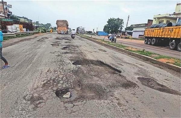 potholes on the roads causing large number of deaths