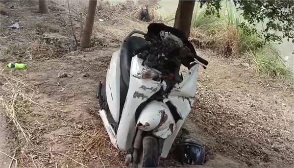 teacher 32 students beaten