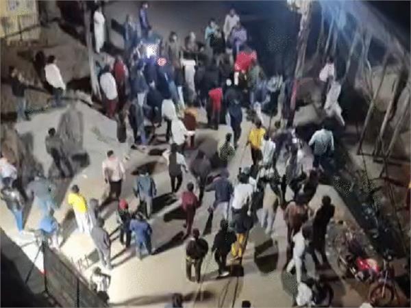 clashes aarti and namaz