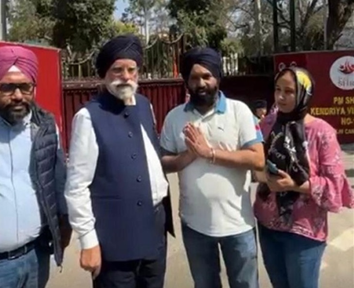 ਪ੍ਰੀਖਿਆ ਕੇਂਦਰ ''ਚ ਅੰਮ੍ਰਿਤਧਾਰੀ ਵਿਦਿਆਰਥੀ ਦੇ ਲੁਹਾਏ ਕੱਕਾਰ, ਭੱਖਿਆ ਵਿਵਾਦ