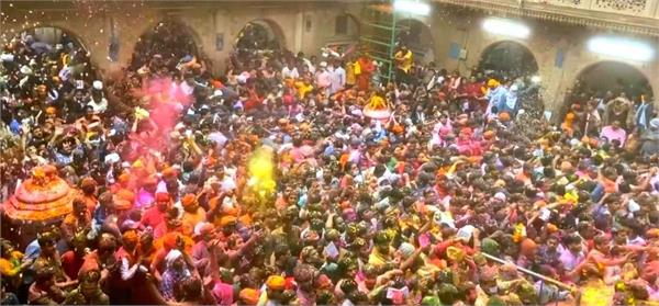 banke bihari temple holi