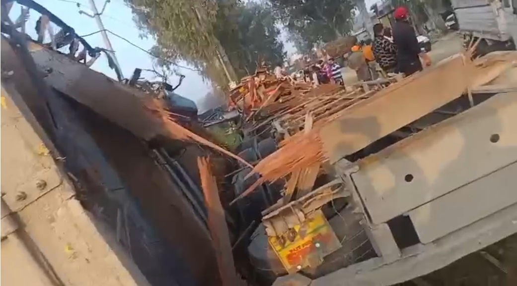 ਗੁਰਦਾਸਪੁਰ ''ਚ ਵੱਡਾ ਹਾਦਸਾ: ਦੋ ਟਰੱਕਾਂ ਦੀ ਆਪਸ ''ਚ ਜ਼ਬਰਦਸਤ ਟੱਕਰ, ਇਕ ਵਿਅਕਤੀ ਦੀ ਮੌਤ