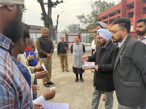 district sessions judge inspects ludhiana jails