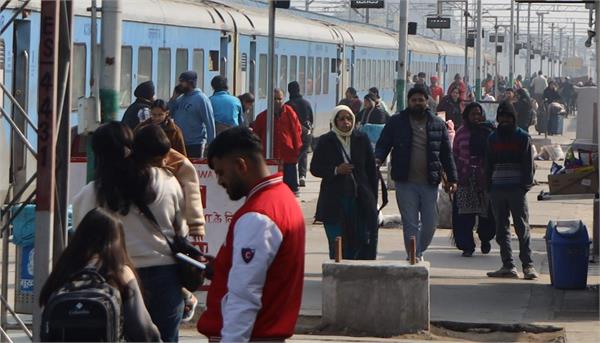 train delays continue