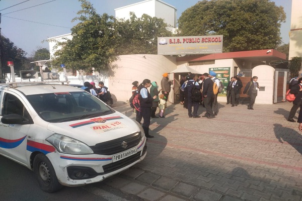 ਮੋਹਾਲੀ ਦੇ ਸਕੂਲਾਂ ਨੂੰ ਬੰਬ ਨਾਲ ਉਡਾਉਣ ਦੀ ਧਮਕੀ, ਬੱਚਿਆਂ ਨੂੰ ਕੀਤੀ ਗਈ ਛੁੱਟੀ