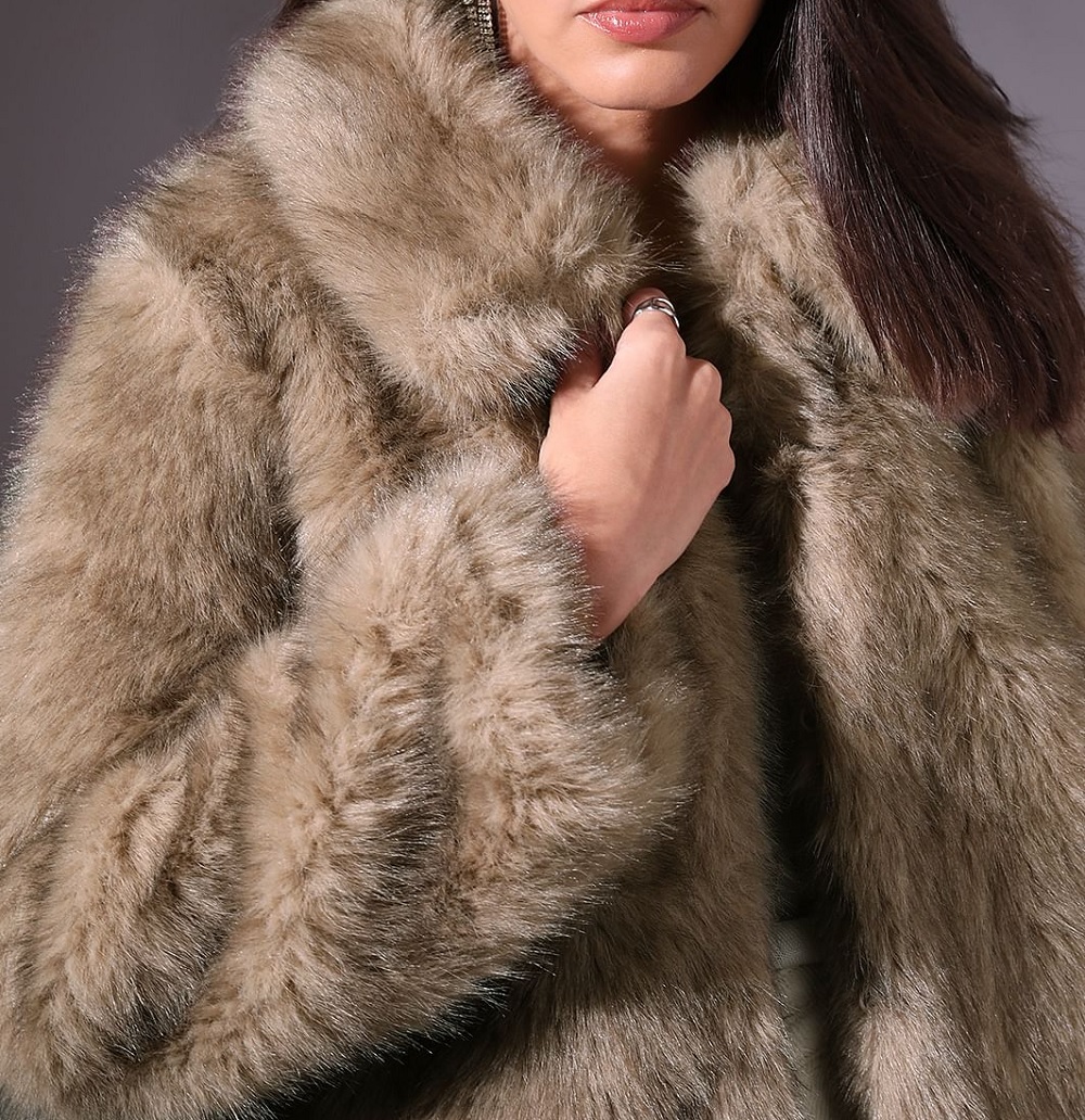 ਮੁਟਿਆਰਾਂ ਨੂੰ ਕਿਊਟ ਲੁੱਕ ਦੇ ਰਹੇ ਹਨ ‘ਫਾਕਸ ਫਰ ਕੋਟ’