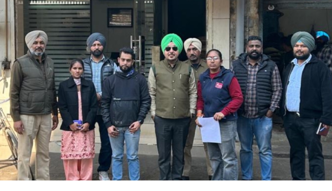 ਜ਼ਿਲ੍ਹਾ ਟਾਸਕ ਫੋਰਸ ਟੀਮ ਨੇ ਗਿੱਲ ਰੋਡ ਸਥਿਤ ਦੁਕਾਨਾਂ ’ਤੇ ਮਾਰੇ ਛਾਪੇ, ਬਾਲ ਮਜ਼ਦੂਰੀ ਖ਼ਿਲਾਫ਼ ਕੀਤਾ ਜਾਗਰੂਕ