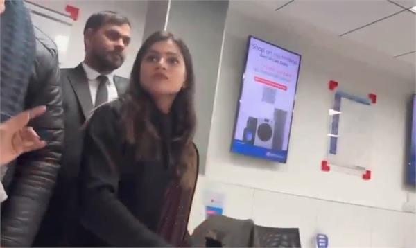 bank employee with a customer