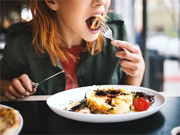 do you also eat while standing or looking at your mobile phone 