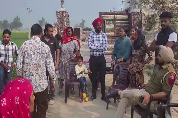 ਜਦੋਂ ਘਰਵਾਲੀ ਕੋਲ ਪੁੱਜ ਗਈ ਬਾਹਰਵਾਲੀ ਤਾਂ ਪਿਆ ਗਾਹ, ਦੋਹਾਂ ''ਚ ਹੋਈ ਹੱਥੋਪਾਈ ਤੇ ਫਿਰ...