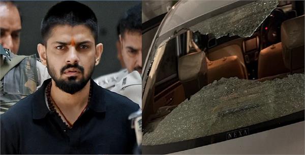 kashmiri gate  lawyer car