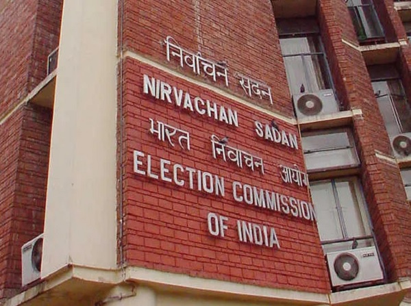 ਚੋਣ ਕਮਿਸ਼ਨ ਨੇ ਪੱਛਮੀ ਬੰਗਾਲ ਦੇ 7 ਅਧਿਕਾਰੀ ਕੀਤੇ ਸਸਪੈਂਡ, ਅਨੁਸ਼ਾਸਨੀ ਕਾਰਵਾਈ ਦੇ ਹੁਕਮ ਦਿੱਤੇ