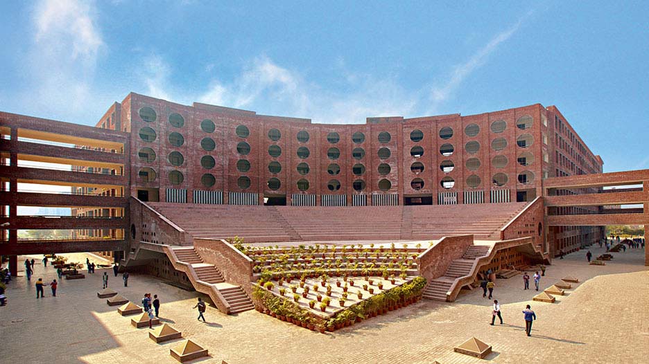 ਪੰਜਾਬ ਦੀ ਮਸ਼ਹੂਰ ਯੂਨੀਵਰਸਿਟੀ 'ਚ ਵਿਦਿਆਰਥੀ ਨੇ ਕੀਤੀ ਖ਼ੁਦਕੁਸ਼ੀ! ਮਰਨ ਤੋਂ ਪਹਿਲਾਂ ਵ੍ਹਟਸਐਪ 'ਤੇ ਲਾਇਆ ਅਜਿਹਾ ਸਟੇਟਸ