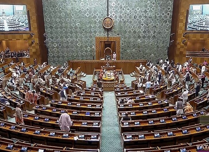 ਹੰਗਾਮੇ ਦੀ ਭੇਟ ਚੜ੍ਹੀ ਲੋਕ ਸਭਾ ਦੀ ਕਾਰਵਾਈ; ਇਕ ਮਿੰਟ ਦੇ ਅੰਦਰ ਹੀ ਸਦਨ 12 ਵਜੇ ਤੱਕ ਮੁਲਤਵੀ