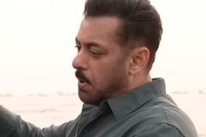 salman khan shot with his own white horse for the song  main hoon 