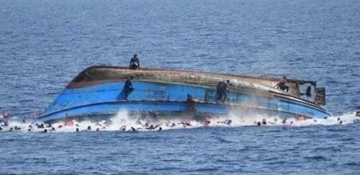 ਸਮੁੰਦਰ ''ਚ ਹੋਇਆ ਮੌਤ ਦਾ ''ਨੰਗਾ ਨਾਚ'' ! ਪਲਟ ਗਈਆਂ ਕਿਸ਼ਤੀਆਂ, 3 ਦੀ ਹੋਈ ਦਰਦਨਾਕ ਮੌਤ