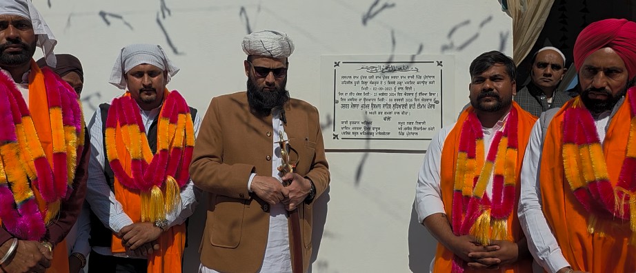 ਹਿੰਦੂ ਪੰਡਿਤ ਪਰਿਵਾਰ ਨੇ ਆਪਣੀ ਜਗ੍ਹਾ ''ਤੇ ਬਣਵਾਈ ਮਸਜਿਦ, ਪਿੰਡ ਦੇ ਮੁਸਲਮਾਨਾਂ ਨੂੰ ਦਿੱਤਾ ਤੋਹਫ਼ਾ