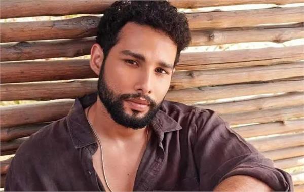 i don  t choose the safe path  i live a new life in every role  siddhant