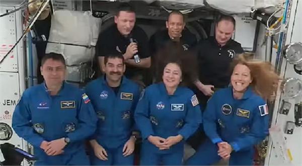 4 crew members reached iss
