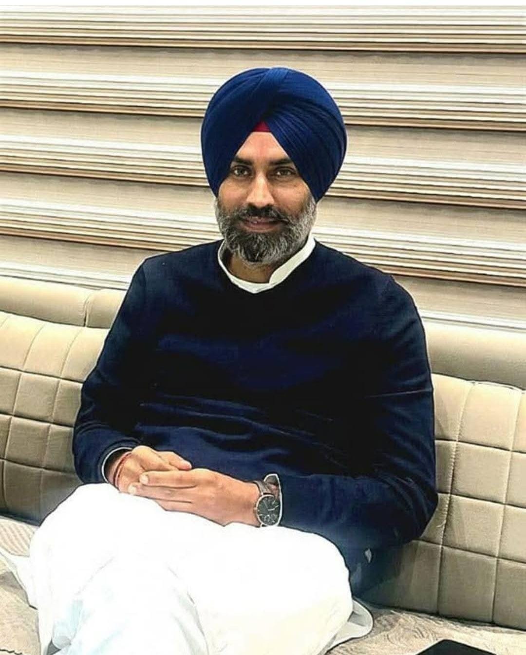 ਬਰਨਾਲਾ ਦੀ ਸਿਆਸਤ ’ਚ ਵੱਡੀ ਹਲਚਲ: ਗੁਰਦੀਪ ਬਾਠ ਦੀ ''ਨੀਲੀ ਦਸਤਾਰ'' ਨੇ ਦਿੱਤੇ ਨਵੇਂ ਸੰਕੇਤ