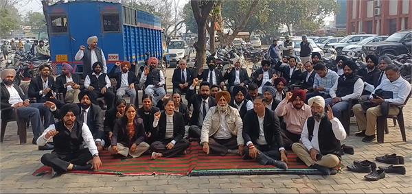 advocates on strike till 27 february