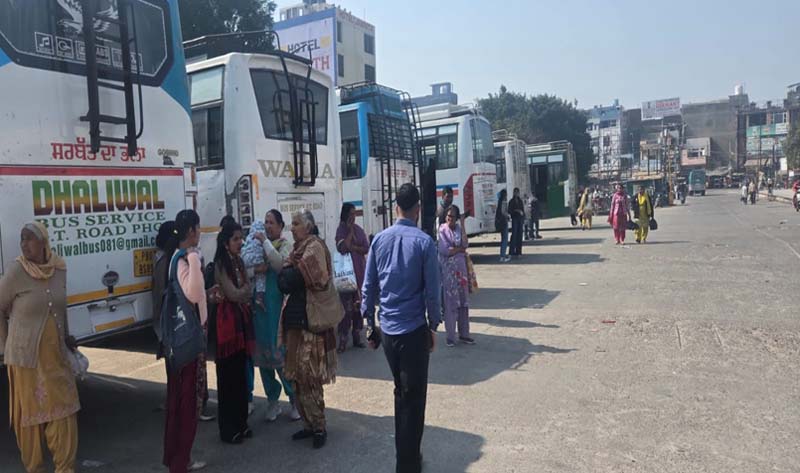 ਸਰਕਾਰੀ ਰੈਲੀ ਲਈ ''ਭੀੜ'' ਦਾ ਜੁਗਾੜ, ਆਮ ਜਨਤਾ ਲਈ ਬਣਿਆ ''ਖੱਜਲ-ਖੁਆਰੀ'' ਦਾ ਪਹਾੜ