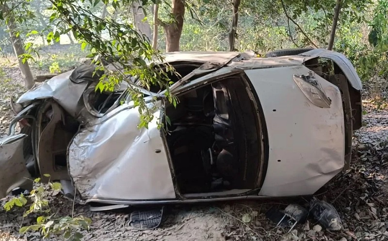 ਦਰੱਖਤ ਨਾਲ ਟਕਰਾਈ ਤੇਜ਼ ਰਫ਼ਤਾਰ ਕਾਰ, 3 ਨੌਜਵਾਨਾਂ ਦੀ ਮੌਤ, 2 ਜ਼ਖ਼ਮੀ