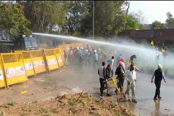 lathi charge on education department employees
