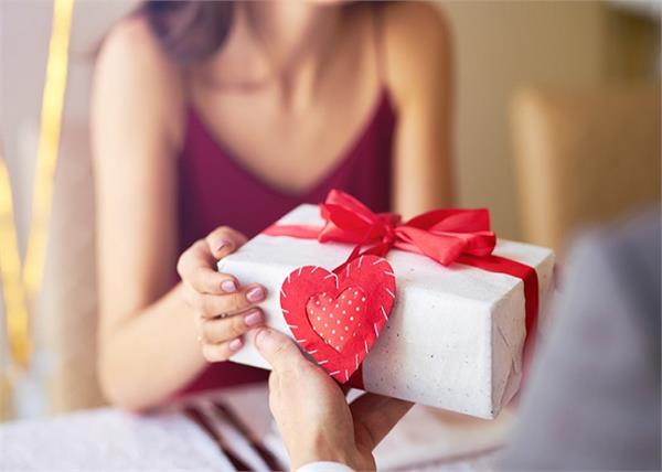 delivery of gifts in 10 minutes on valentine s day with quick commerce