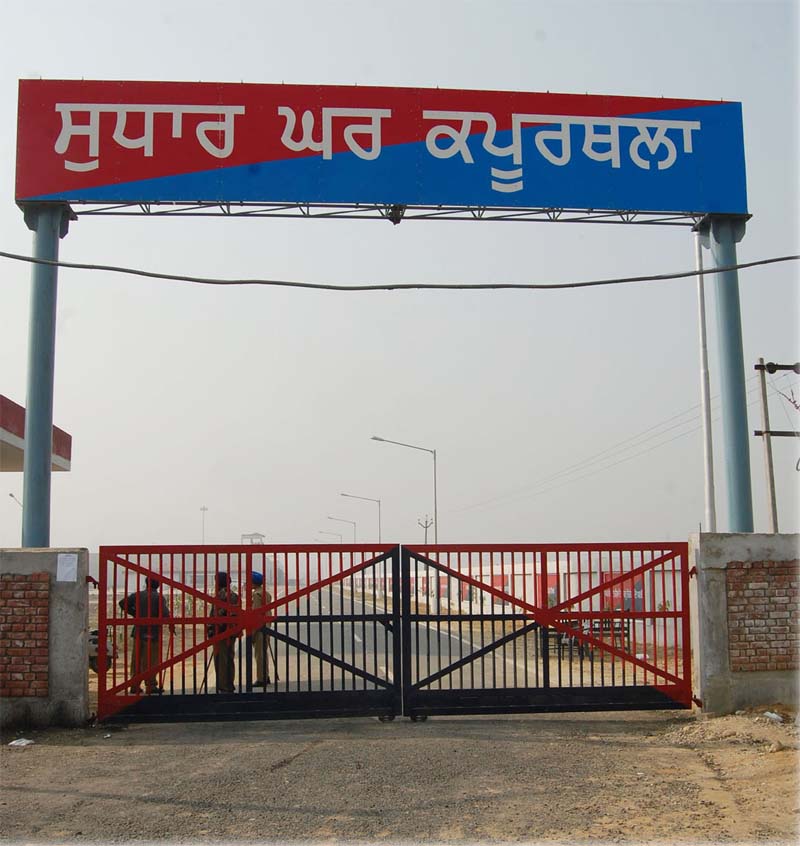 ਪੰਜਾਬ ਦੀਆਂ ਜੇਲ੍ਹਾਂ ਨਸ਼ਾ ਸਮੱਗਲਰਾਂ ਤੇ ਗੈਂਗਸਟਰਾਂ ਲਈ ਬਣੀਆਂ ਸੁਰੱਖਿਅਤ ਪਨਾਹਗਾਹ