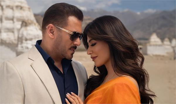 love song   main hoon   from salman khan  s   battle of galwan   unveiled