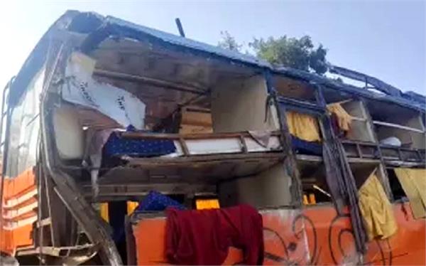 double decker bus 70 passengers