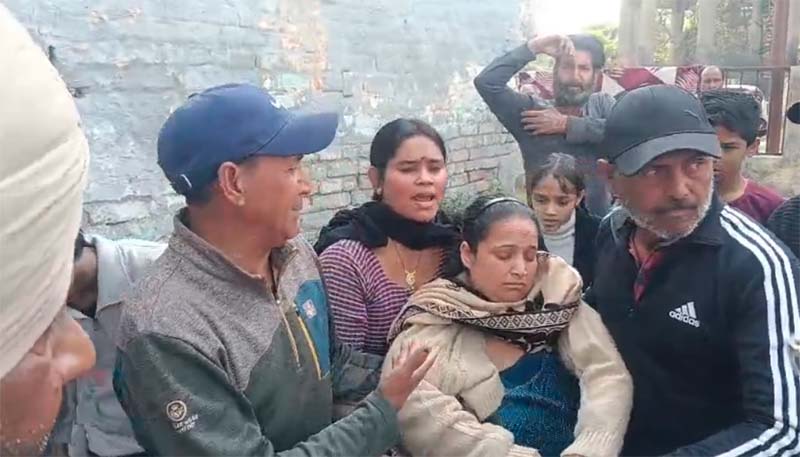 ਜਲੰਧਰ ਦੇ ਨਿੱਜੀ ਸਕੂਲ ''ਚ ਹੰਗਾਮਾ! ਵਿਦਿਆਰਥੀ ਦੀ ਰਿਸ਼ਤੇਦਾਰ ਟੀਚਰ ਨੇ ਦੂਜੇ ਦੀ ਬੇਰਹਿਮੀ ਨਾਲ ਕੀਤੀ ਕੁੱਟਮਾਰ